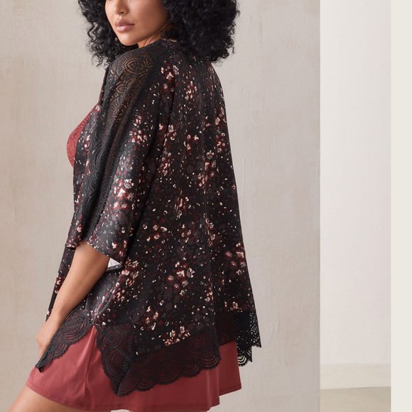 Ashley Graham - Printed Satin Floral Kimono with Lace Insert - Picture 3 of 15